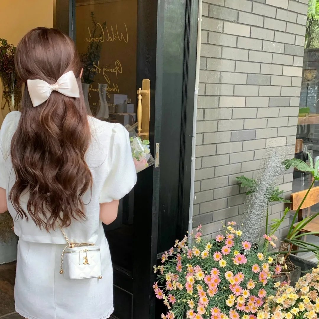 绯红色的窗帘